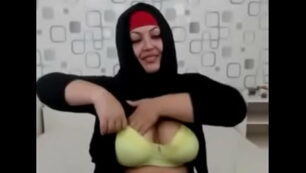Boob dance by UAE milf ummu jameel seducing young boy on webcam